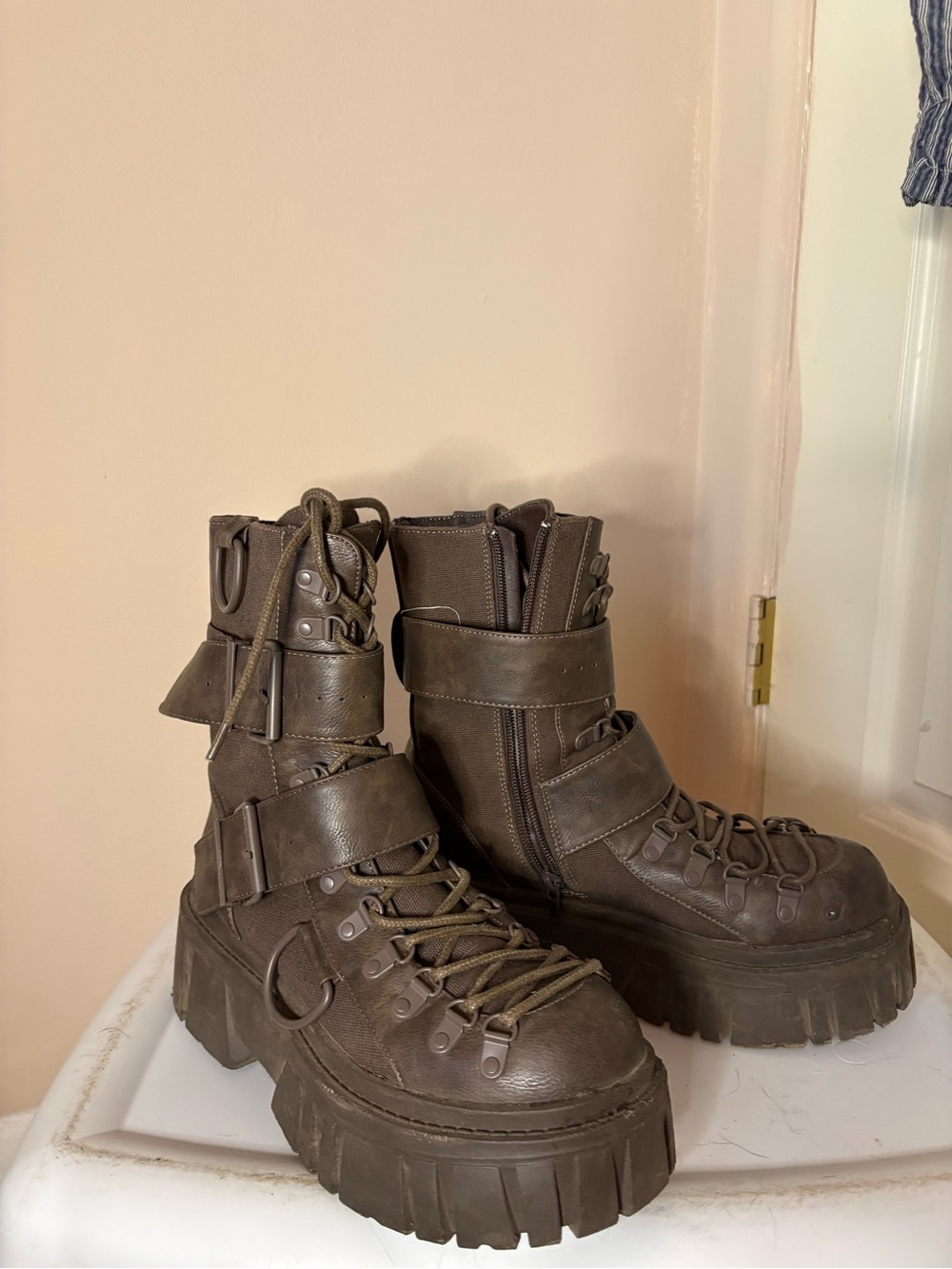 Dolls Kill Club EXX Low Traitor Boots in Brown